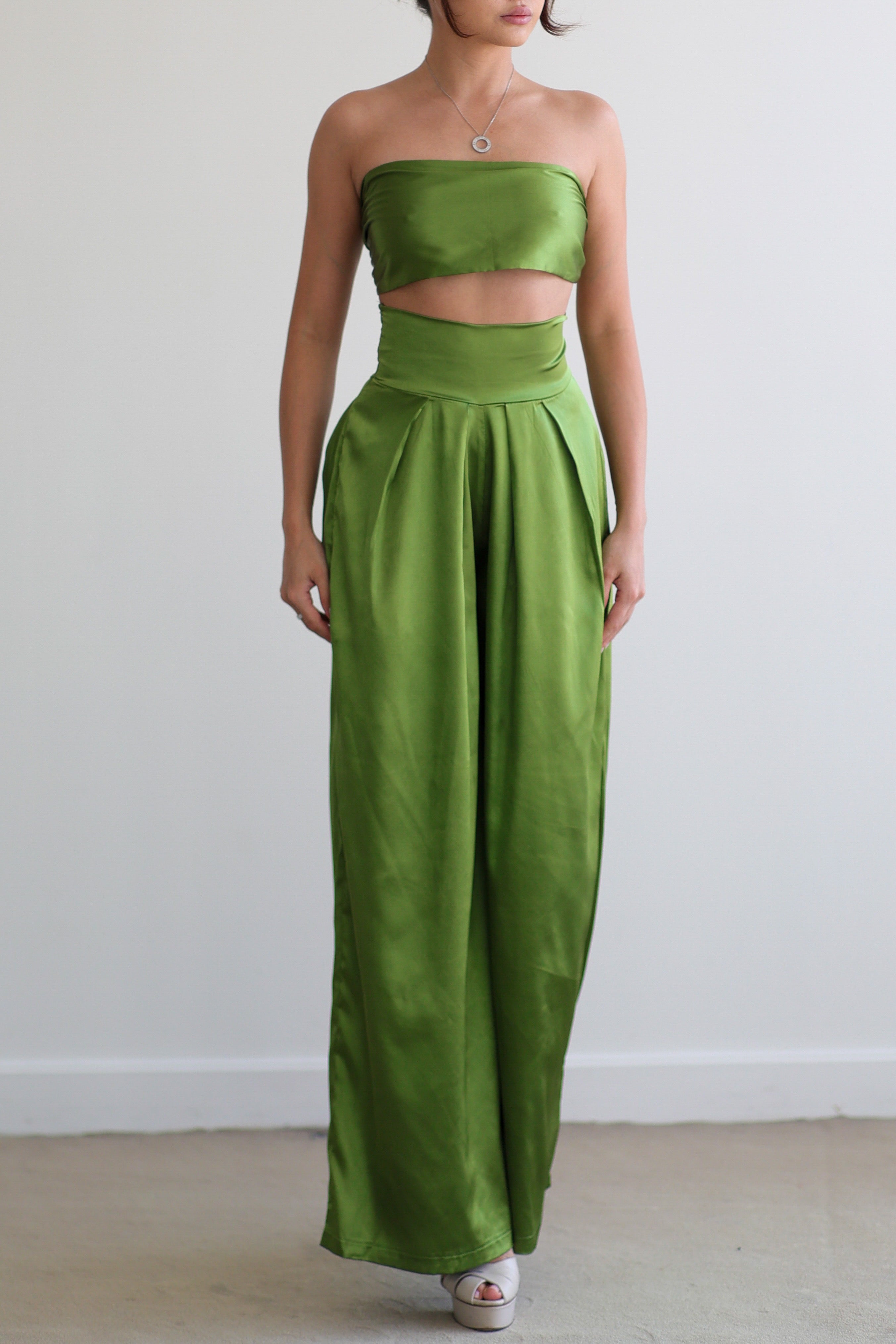 “Bonfire” Set In Olive Green